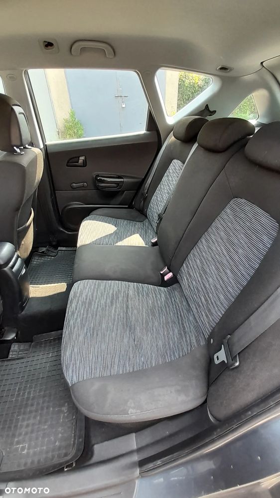 Kia Ceed - 9