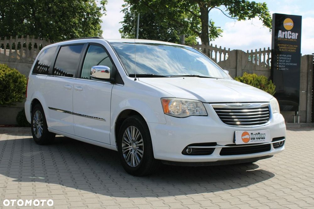 Chrysler Town & Country - 35