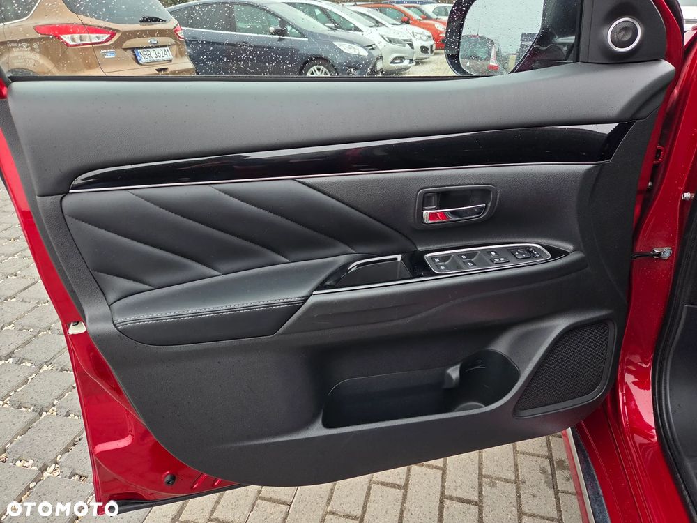 Mitsubishi Outlander - 37