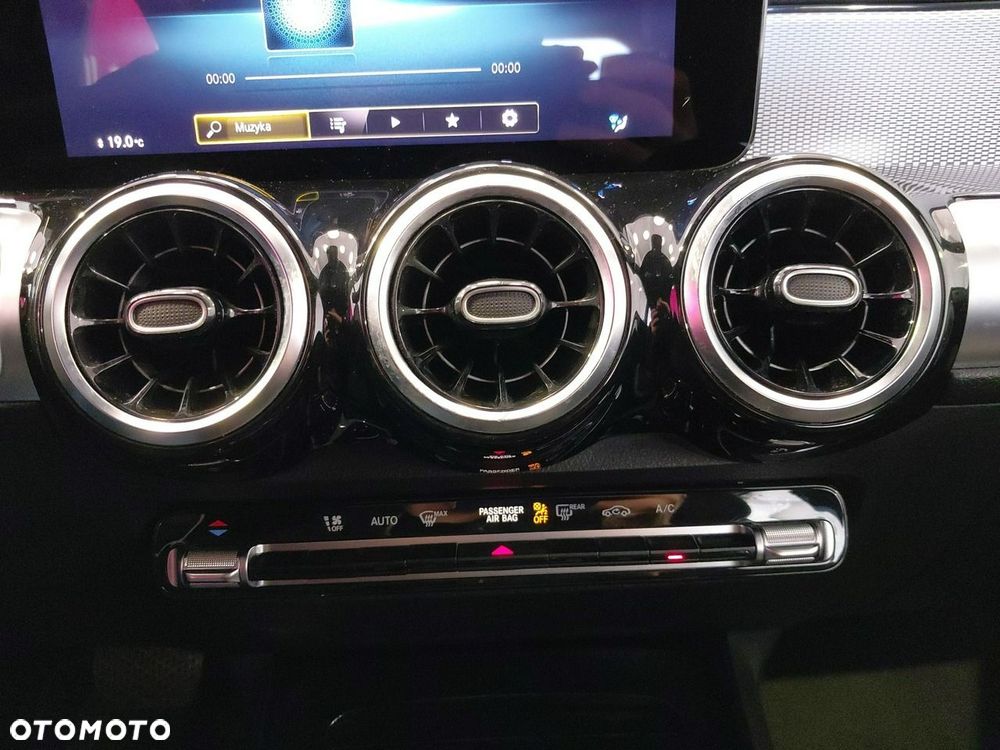 Mercedes-Benz GLB - 31
