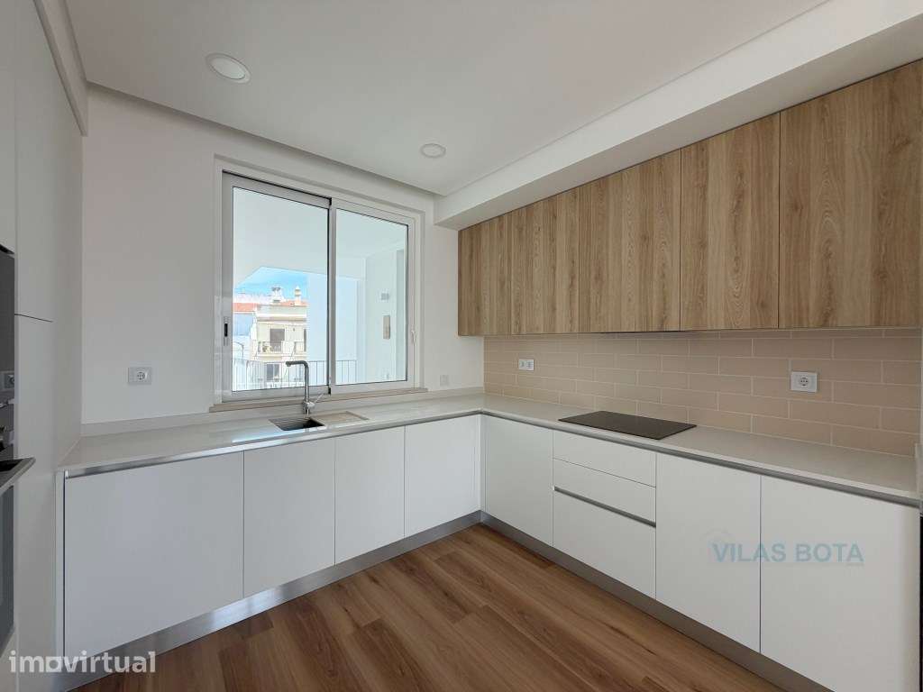 Apartamento T3 com Excelente Localização e Piscina em Loulé - Grande imagem: 4/19