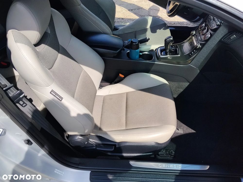 Hyundai Genesis Coupe 2.0 TCI Premium - 13