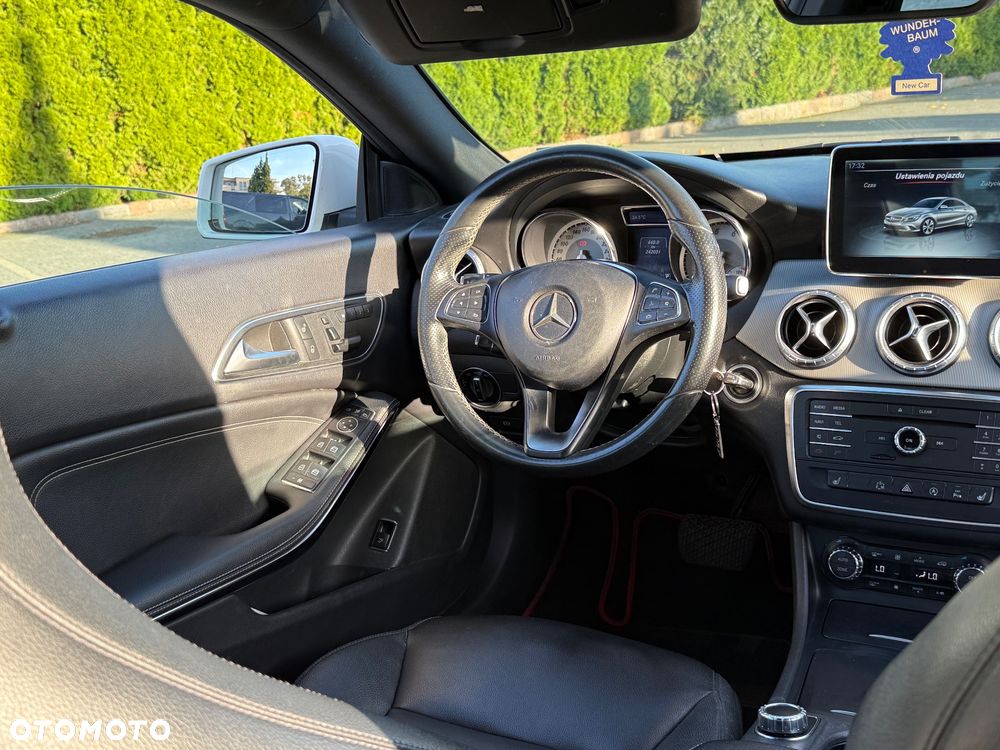 Mercedes-Benz CLA 200 7G-DCT Urban - 6