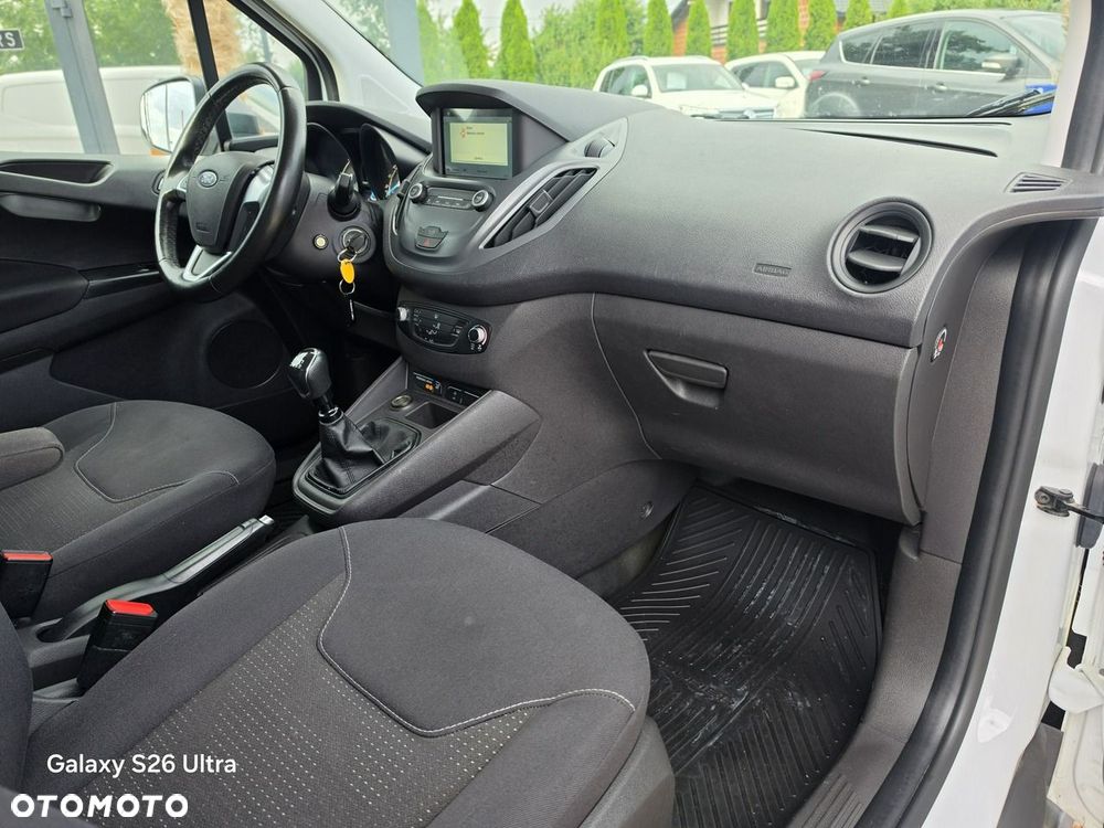 Ford Transit Courier - 30