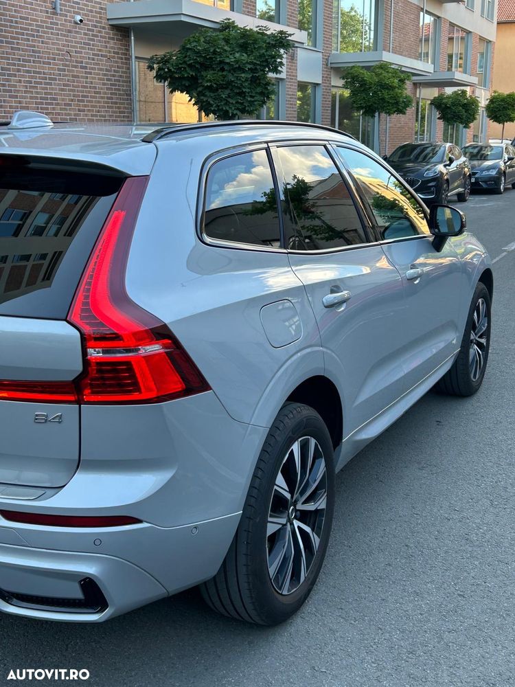 Volvo XC 60 B4 MHEV AT8 FWD Momentum - 12