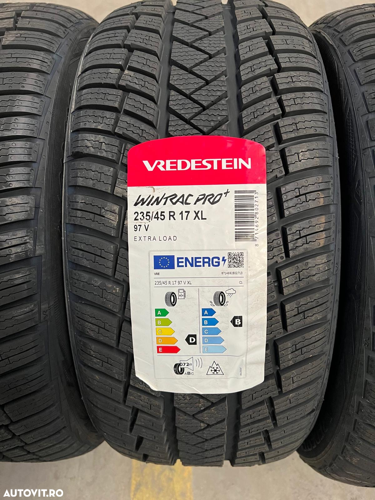 Vând 4 anvelope 235/45/17 vredestein de iarnă noi - 2