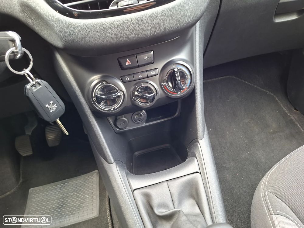 Peugeot 208 82 VTI Style - 28