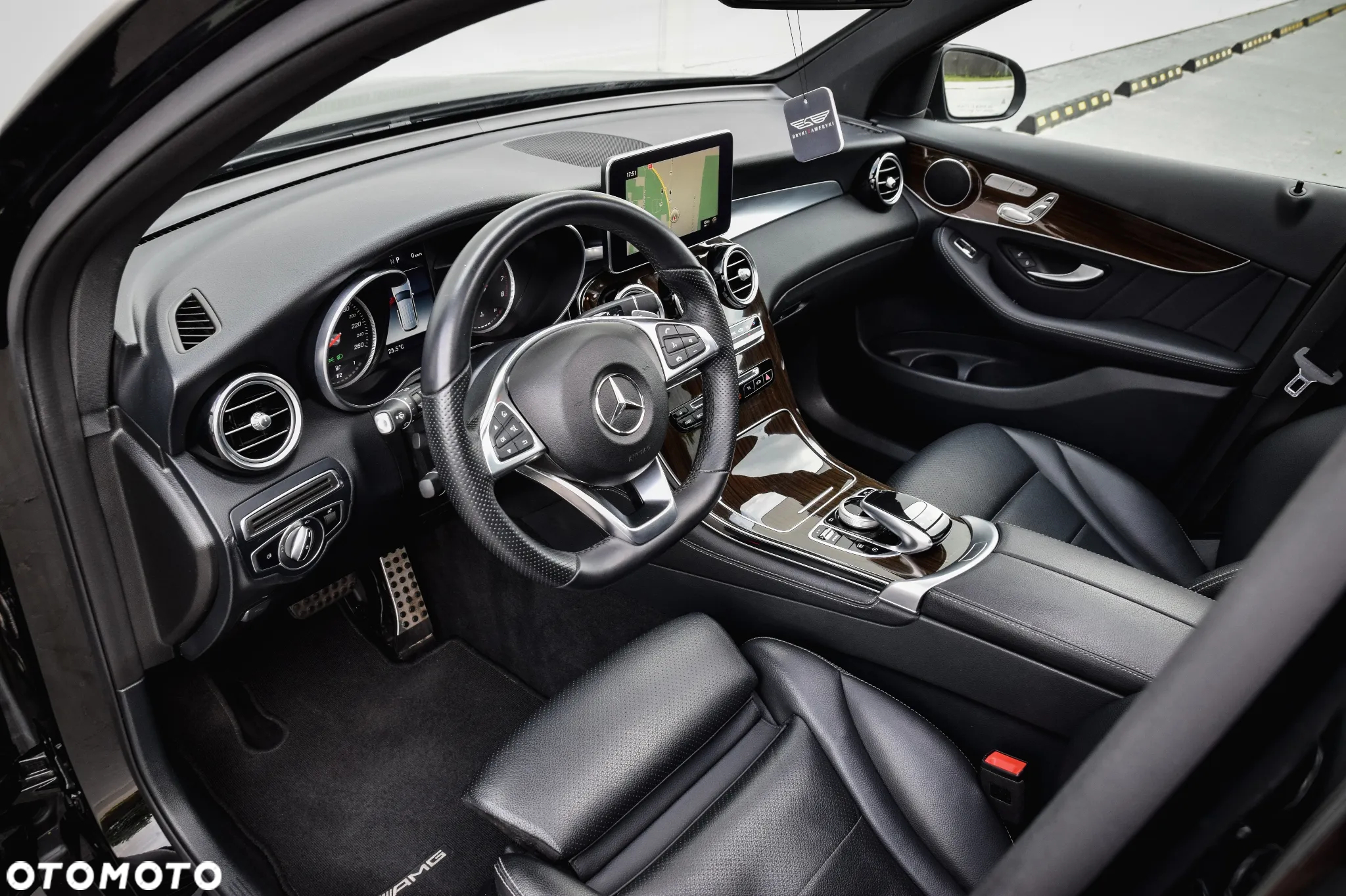 Mercedes-Benz GLC 300 4Matic 9G-TRONIC AMG Line - 5