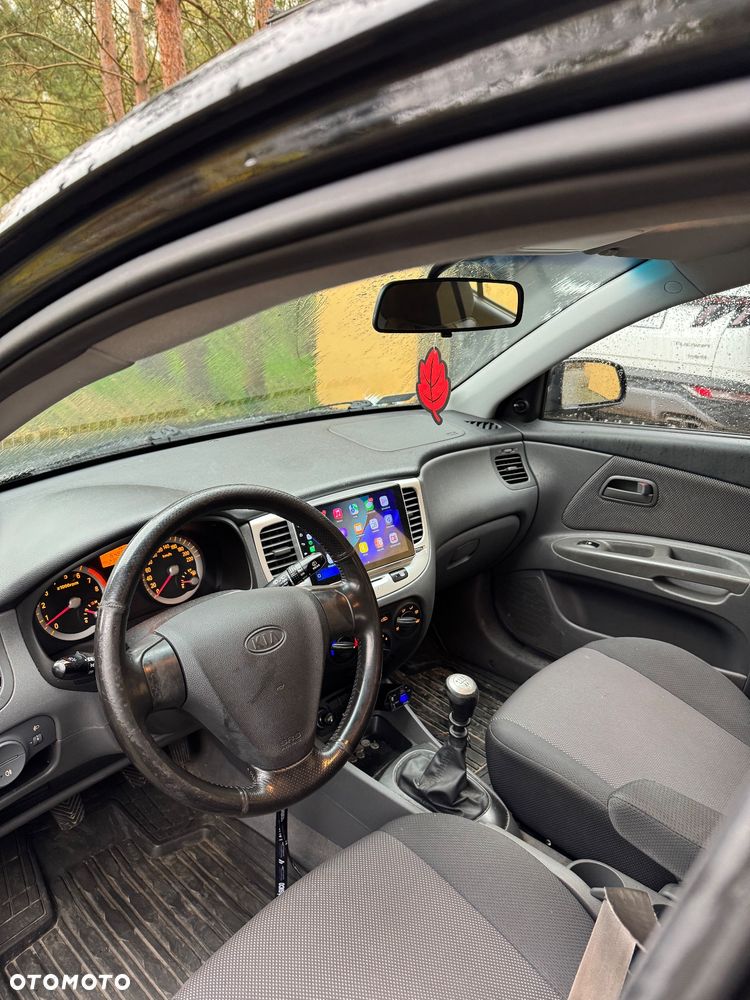 Kia Rio - 11