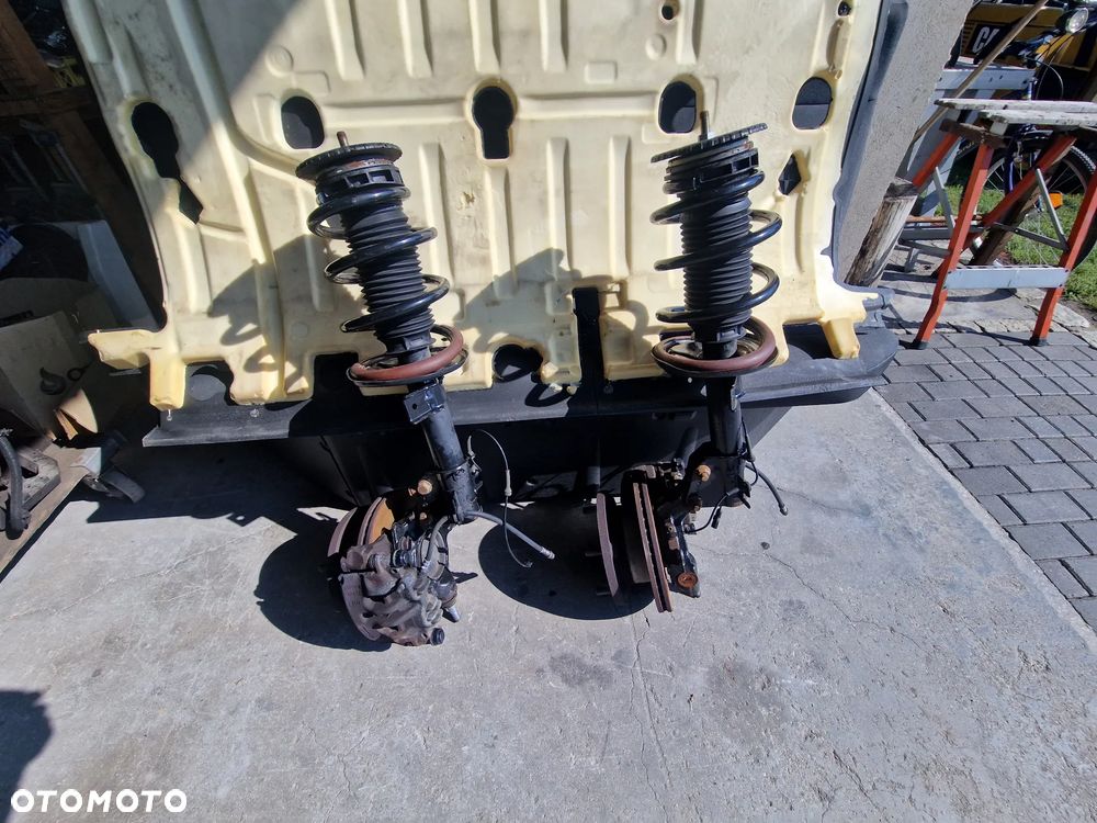 AMORTYZATOR ZWROTNICA ZAWIESZENIE RENAULT MASTER IV NA BLIŹNIAKU