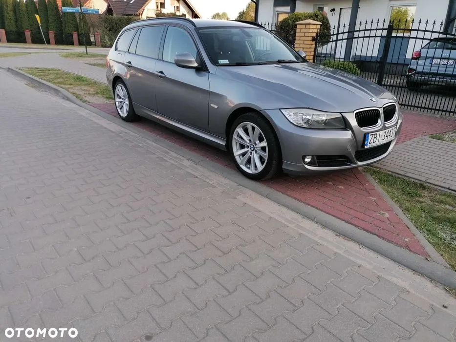 BMW Seria 3 318i Touring - 4