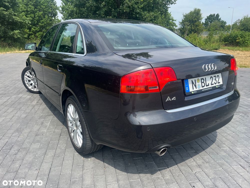 Audi A4 Limousine - 4