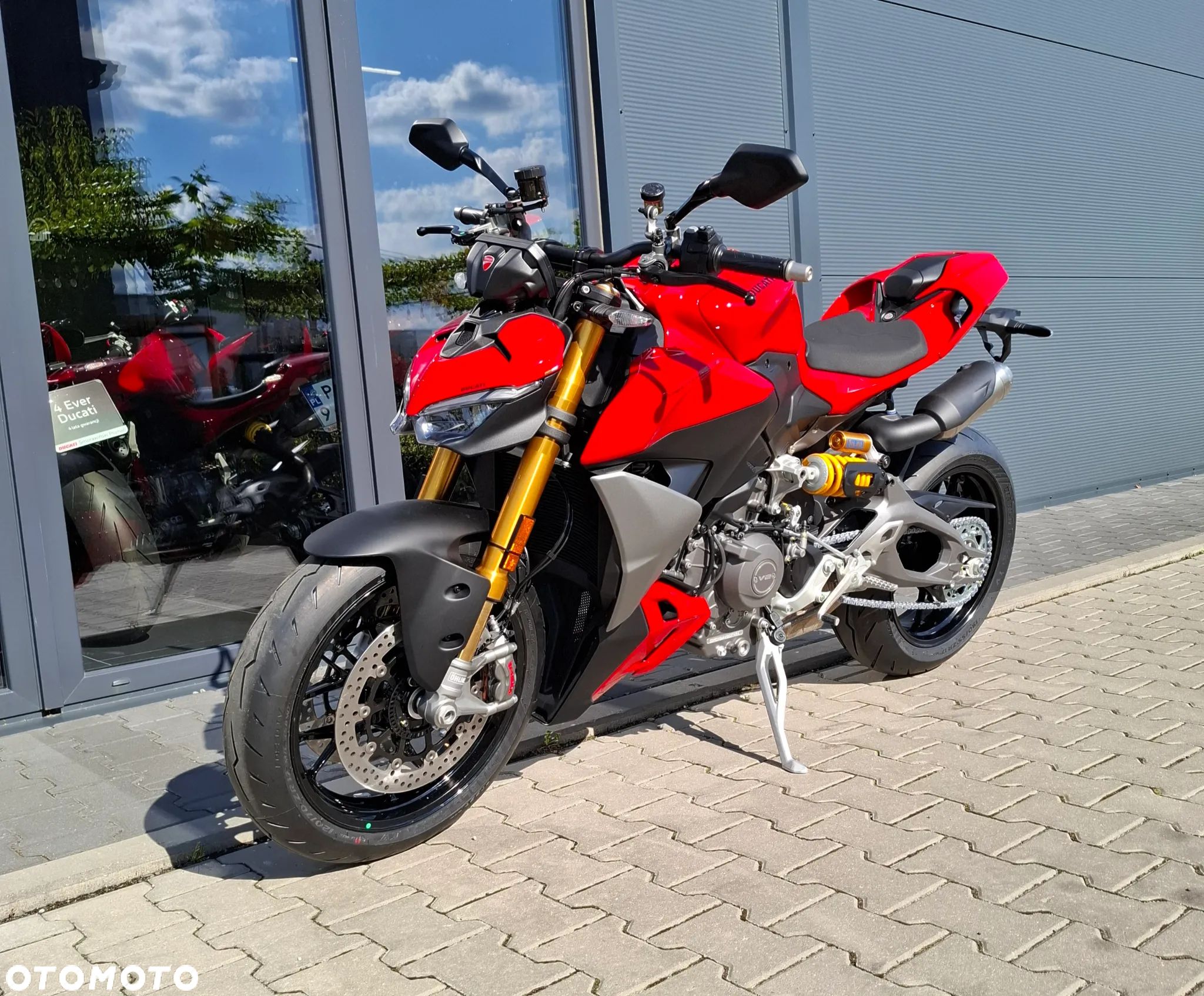 Ducati Streetfighter V2 - 1