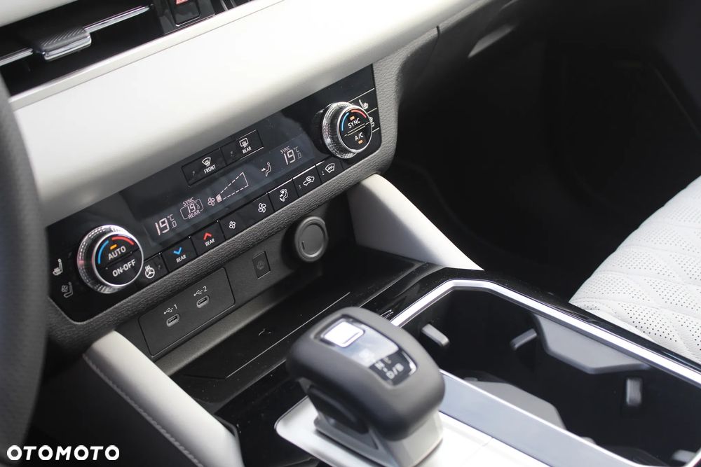 Mitsubishi Outlander - 21