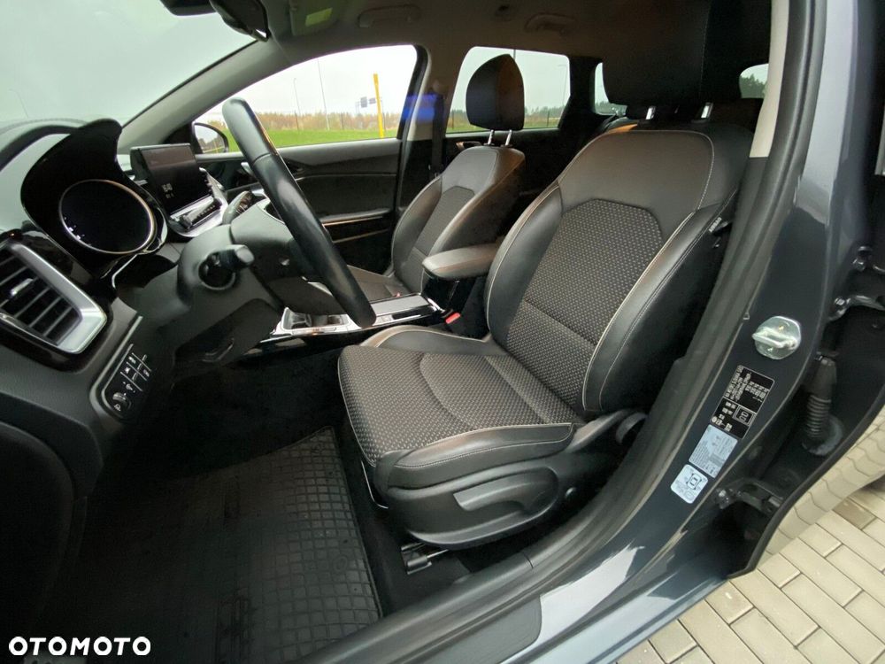 Kia Ceed - 10