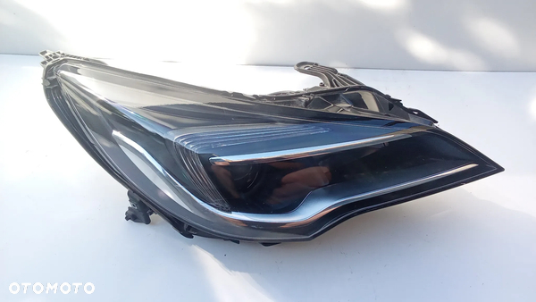 Lampa prawa soczewka+LED Opel Astra K Europa Demontaż