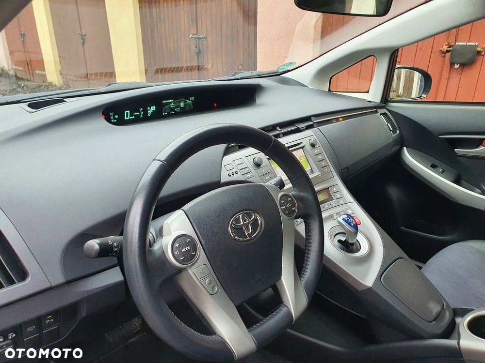 Toyota Prius (Hybrid) - 10