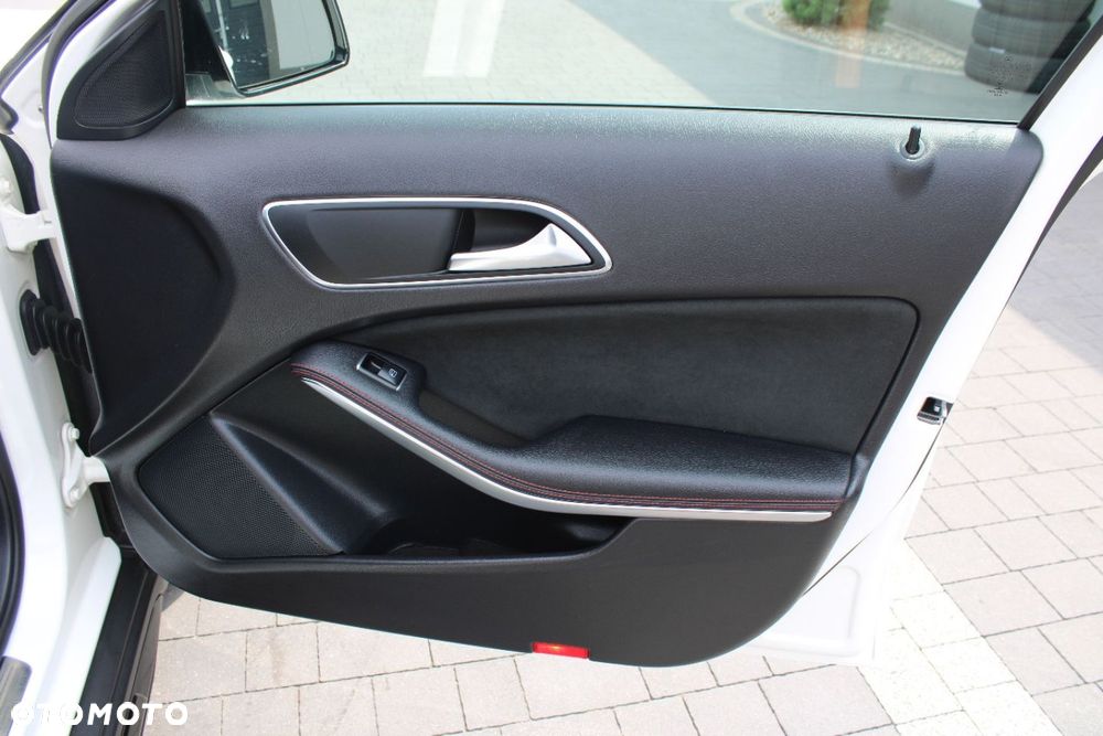 Mercedes-Benz GLA - 27