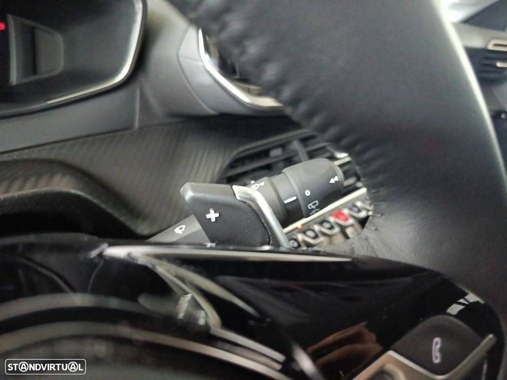 Peugeot 208 1.2 Hybrid Allure e-DCS6 - 15