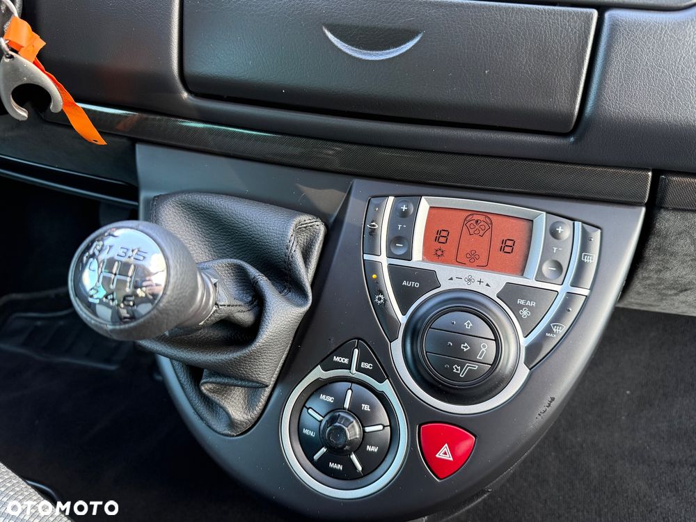 Peugeot 807 HDi 160 Allure - 17