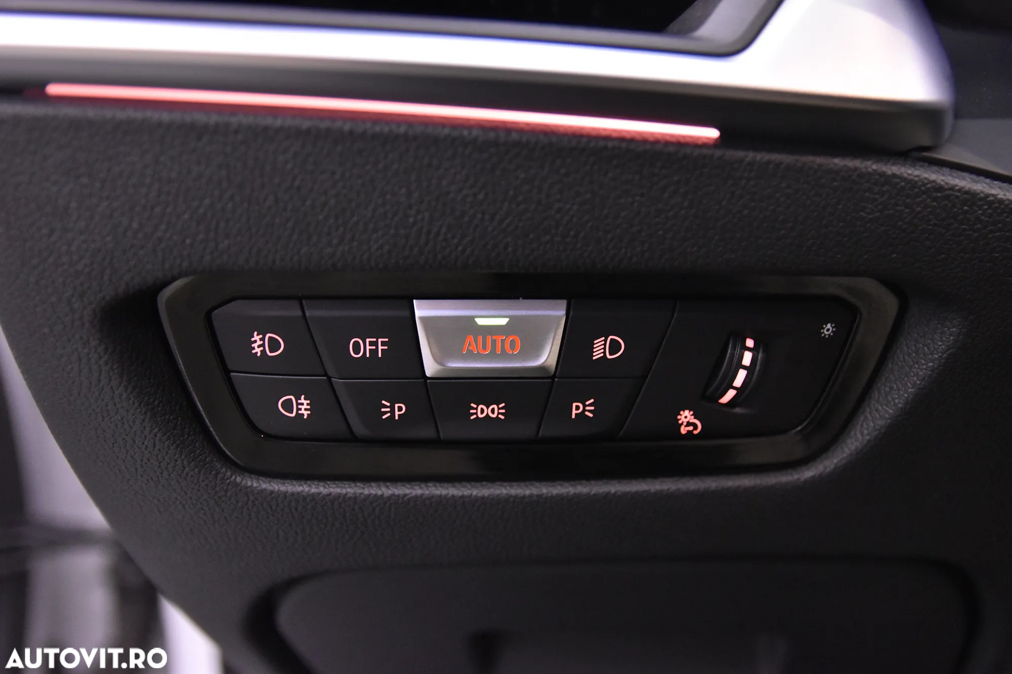 BMW Seria 3 320i Touring Aut. - 15