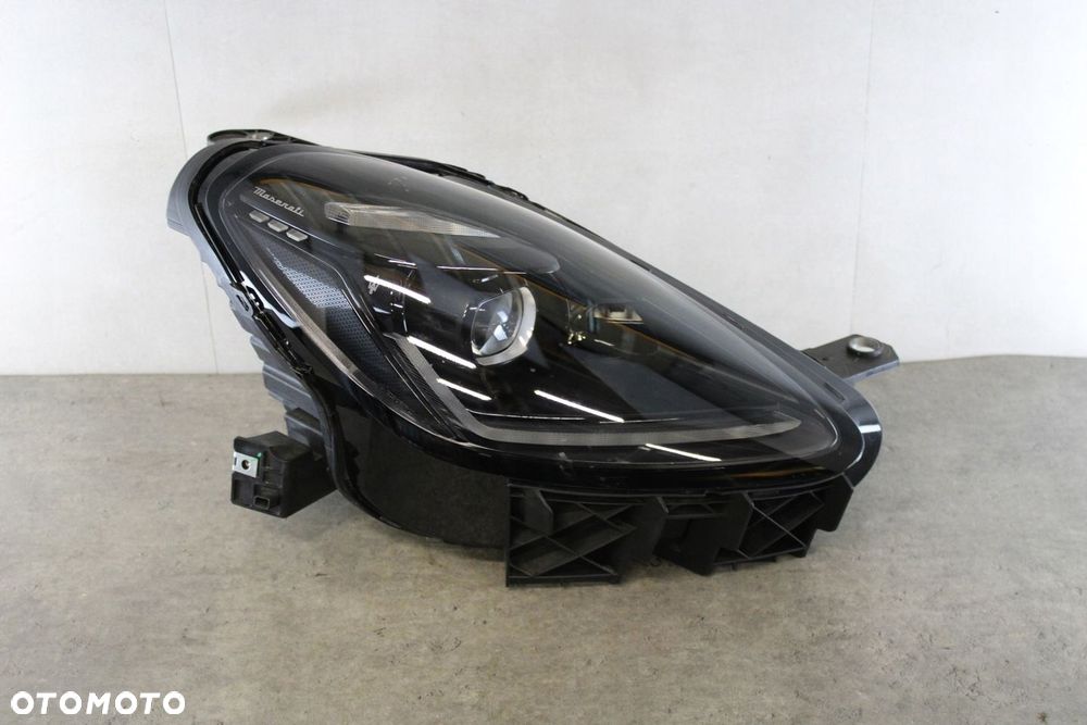 PRAWY REFLEKTOR LAMPA PRZÓD LED MASERATI GRECALE