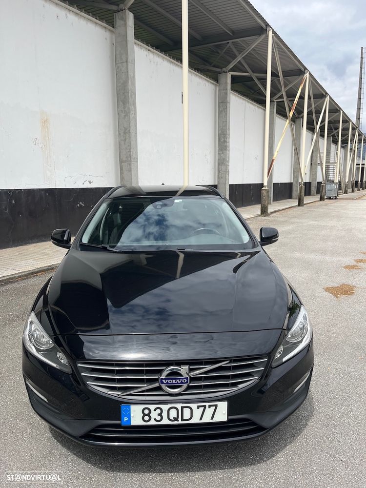 Volvo V60 2.0 D2 Momentum Geartronic - 1