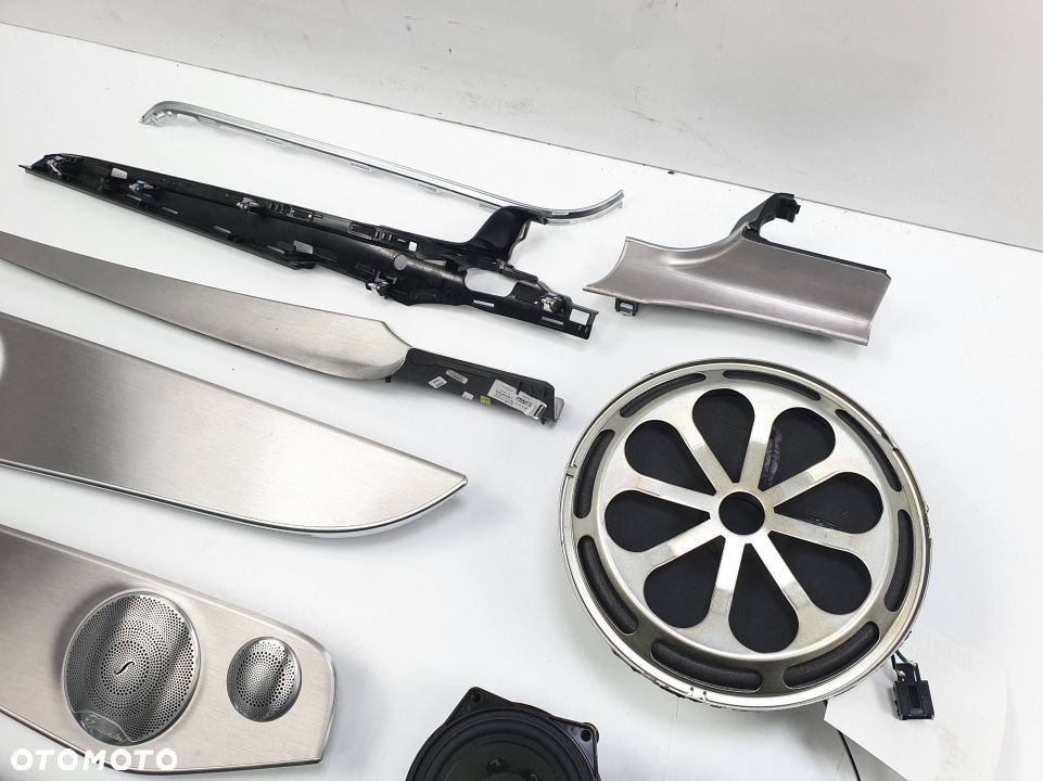 GŁOŚNIKI ZESTAW MERCEDES C W205 4MATIC BURMESTER - 6