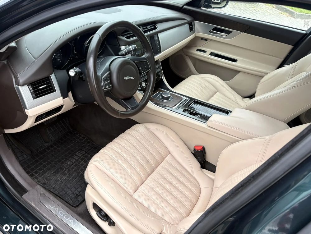 Jaguar XF 2.0 i4D Portfolio - 8