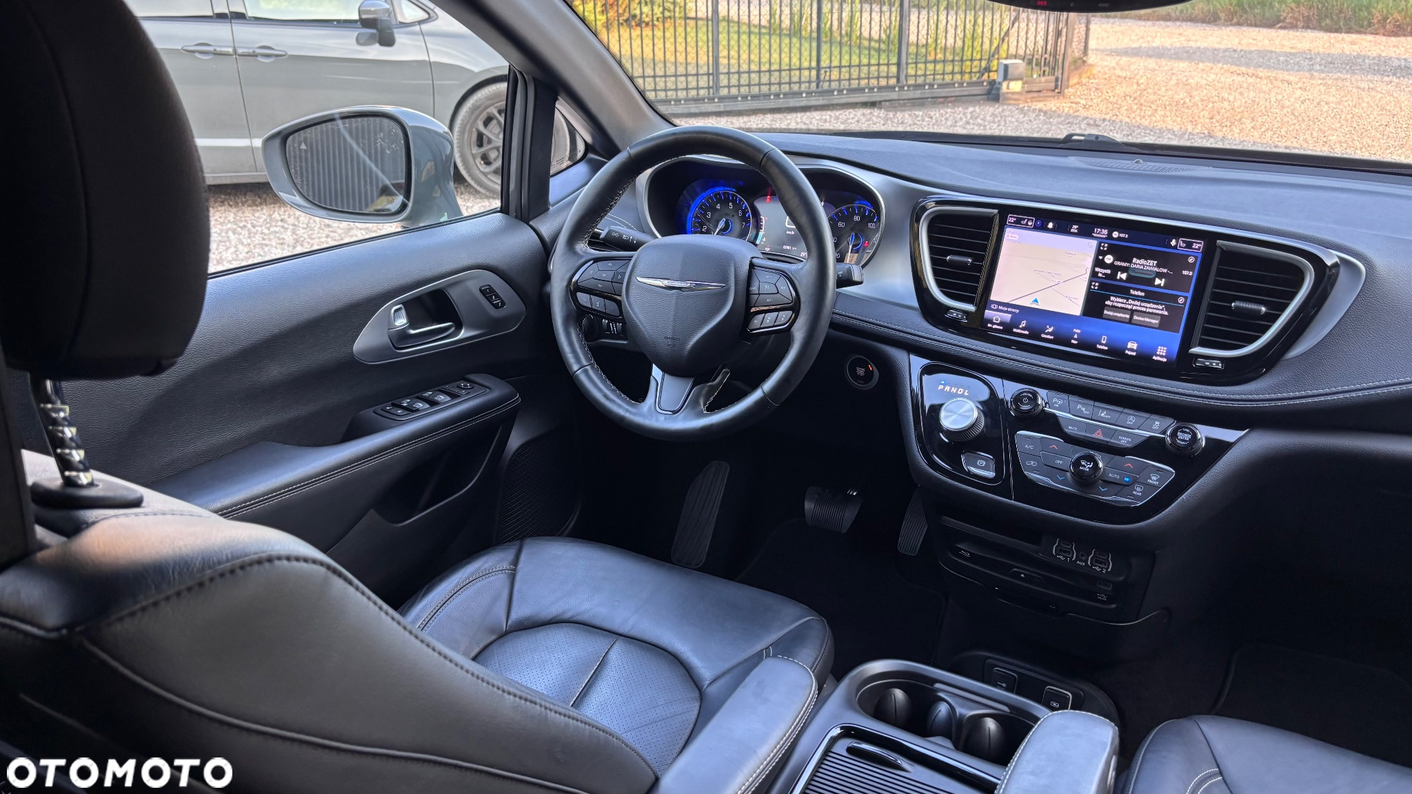 Chrysler Pacifica - 26