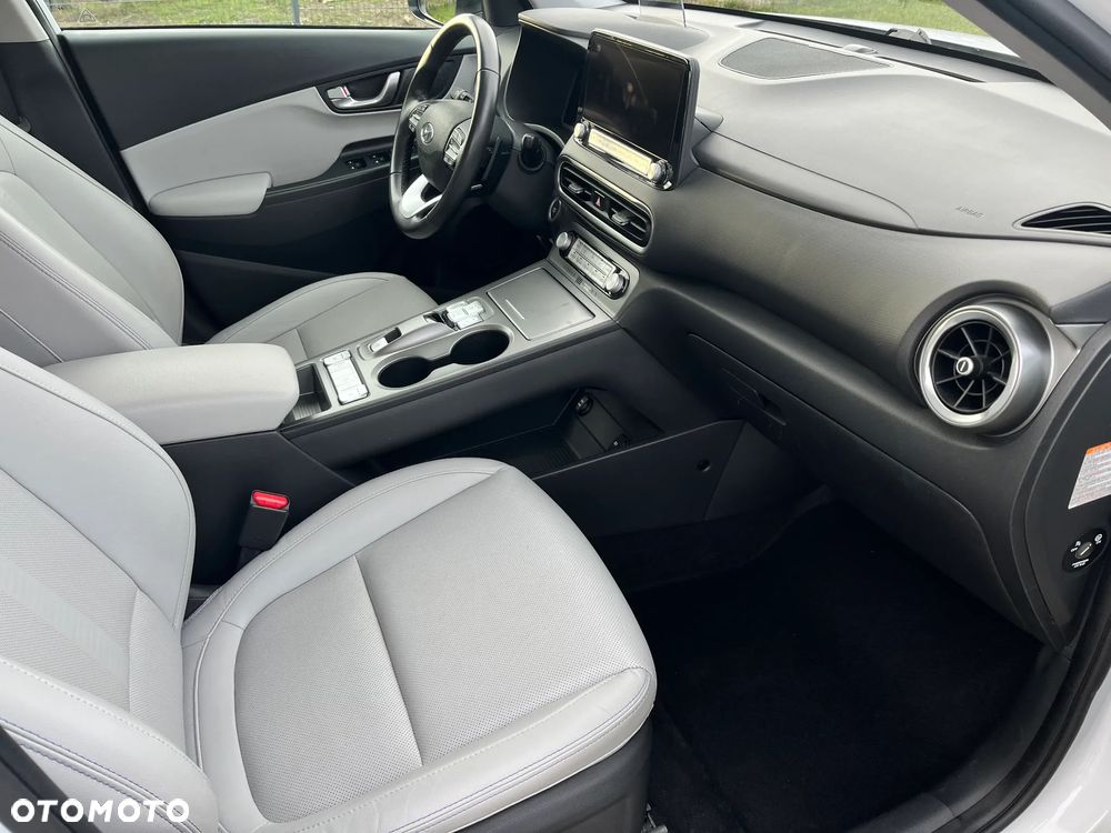 Hyundai Kona 64kWh Platinum - 24