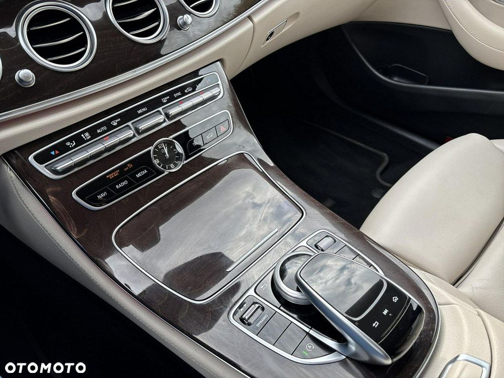Mercedes-Benz Klasa E 200 d Business Edition 9G-TRONIC - 24