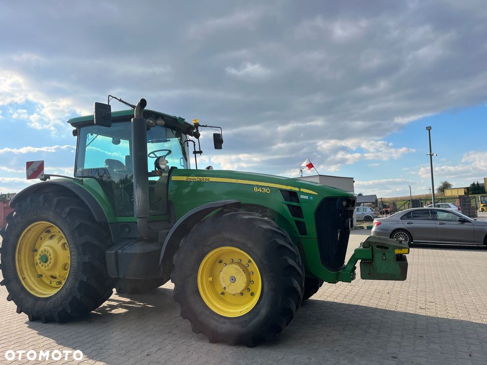 John Deere 8430 - 11