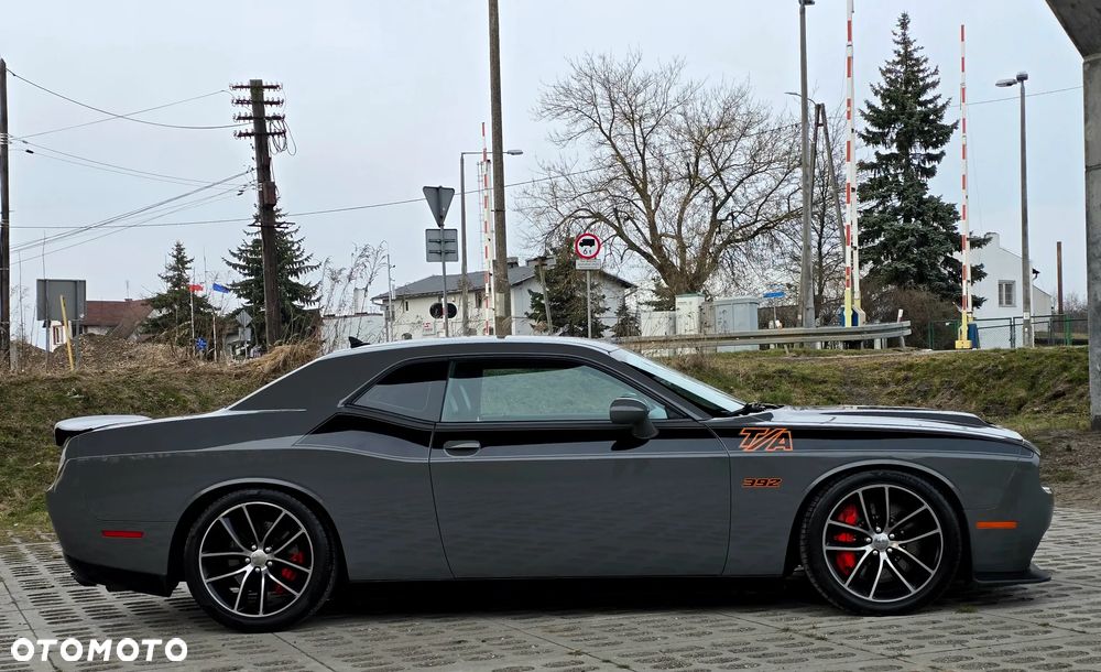 Dodge Challenger - 4