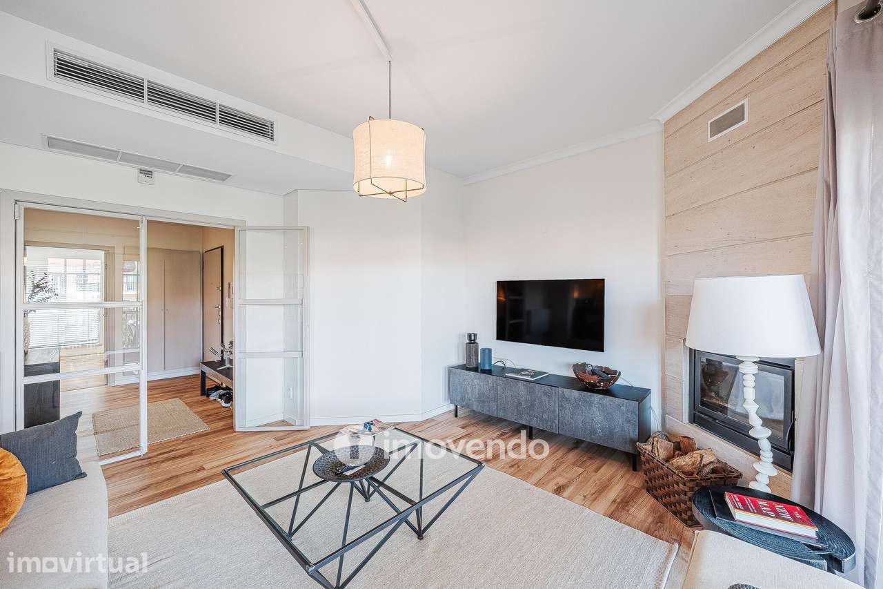 Apartamento T3 com garagem, em condomínio com piscina, em Bicesse - Grande imagem: 3/59