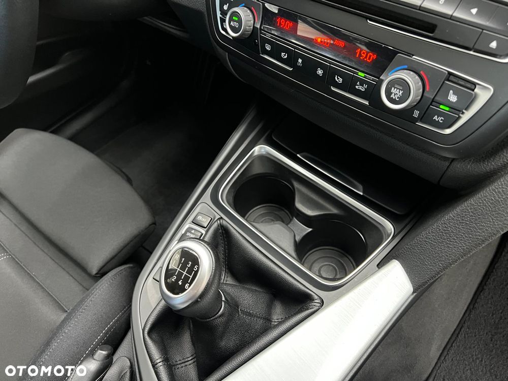 BMW Seria 3 318d DPF Edition Sport - 25