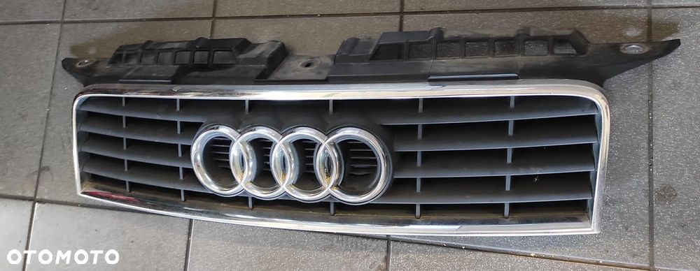 ATRAPA GRILL LOGO CHROM MAŁY GRILL A3 8P - 3