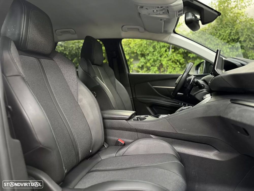 Peugeot 3008 1.2 PureTech Allure Pack EAT8 - 17
