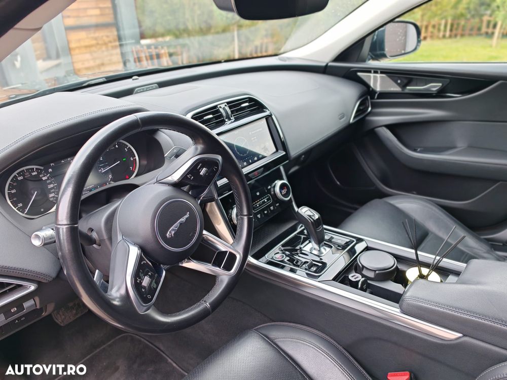 Jaguar XE P250 RWD Standard S - 14