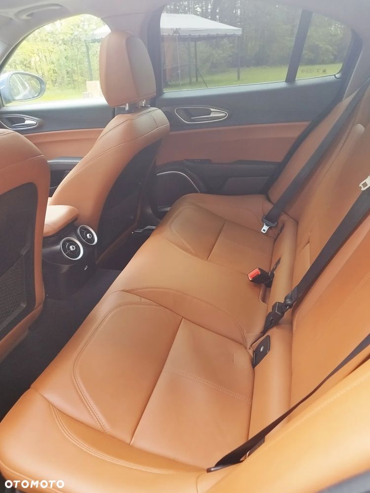 Alfa Romeo Giulia 2.0 Turbo 16V AT8-Q4 Ti - 14