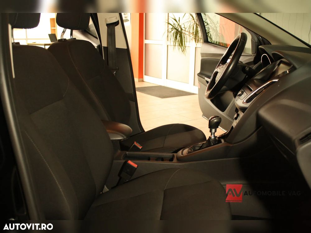 Ford Focus 1.5 TDCi DPF Start-Stopp-System Business - 13
