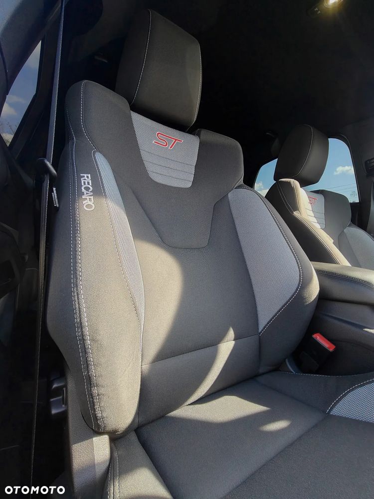 Ford Focus 2.0 EcoBoost ST - 12