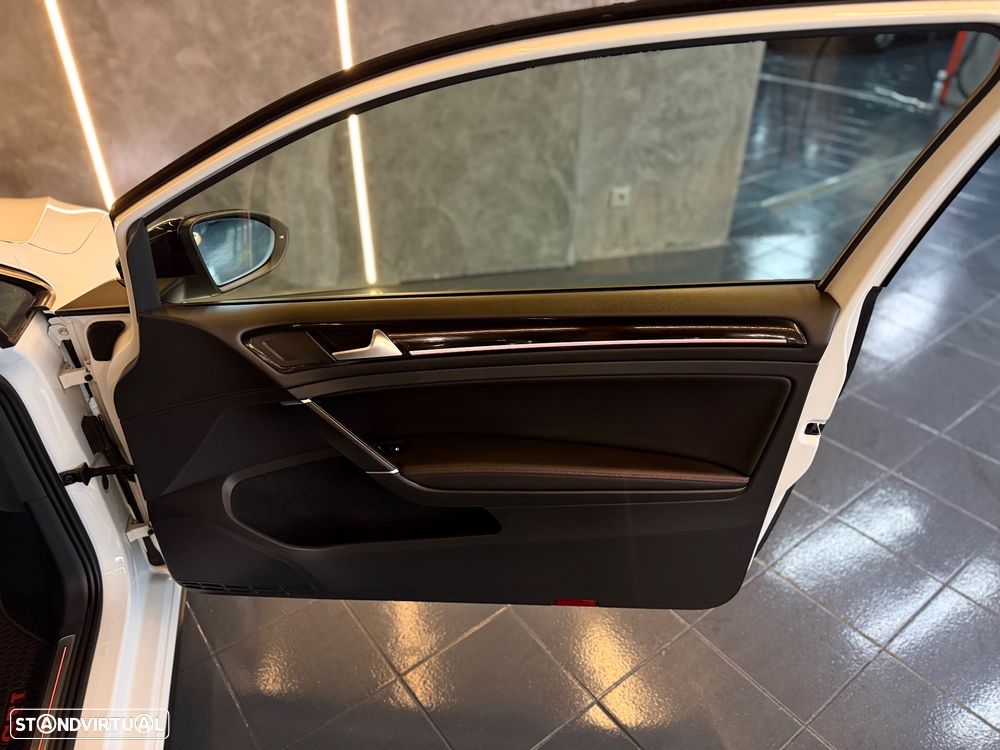 VW Golf 2.0 TSi GTi DSG Performance - 26