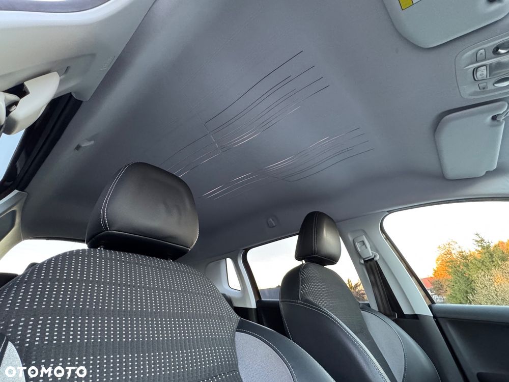 Peugeot 2008 1.6 e-HDi Allure S&S - 9