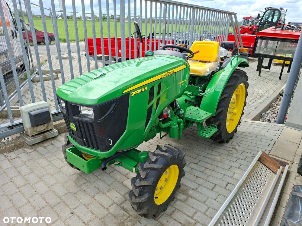 John Deere 3028 En 4X4 - 1