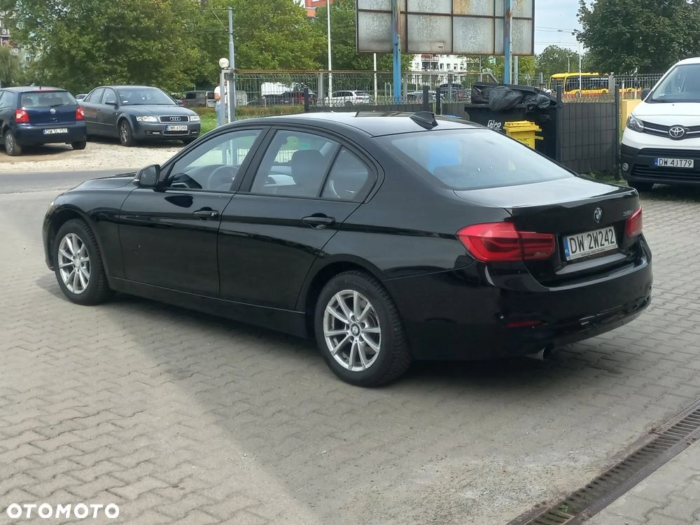 BMW Seria 3 318i - 3
