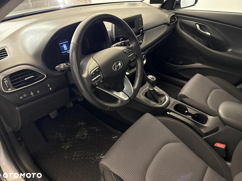 Hyundai i30 1.5 DPI Classic + - 10