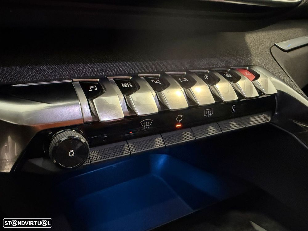 Peugeot 3008 1.2 PureTech Allure EAT8 - 13