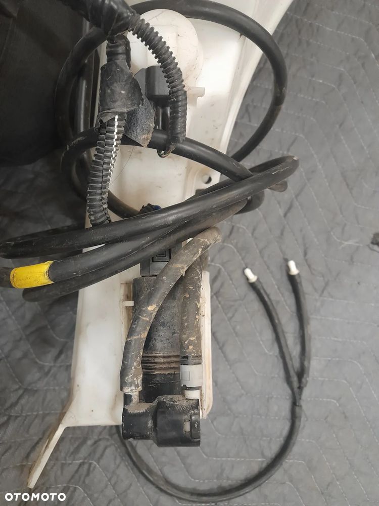 Zbiornik spryskiwacza 31457223 pompka Volvo XC90 II 2017r - 4