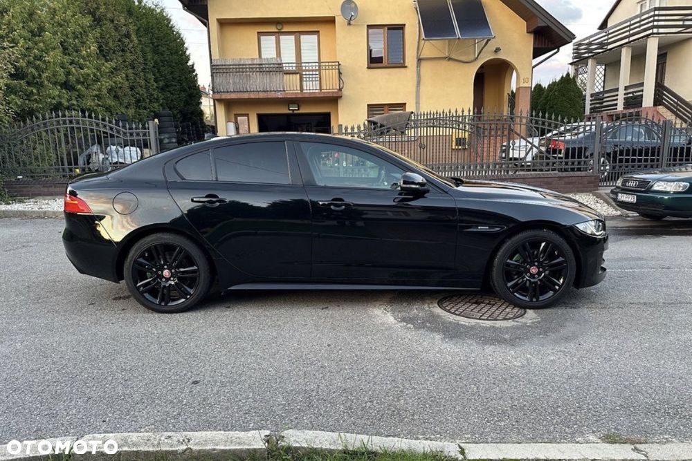 Jaguar XE 2.0 D R-Sport - 13